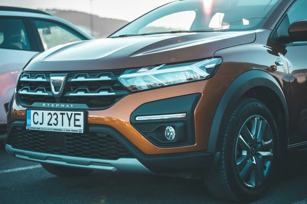 Quelle est la performance de la Dacia Duster en termes de consommation de carburant sur terrain mixte ?